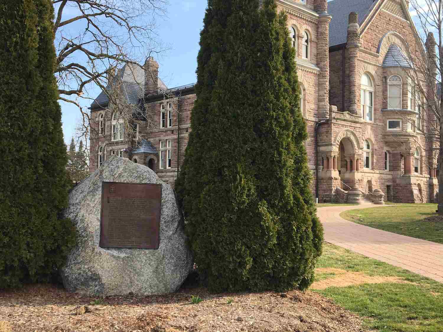 A small monument dedicated to Francis Hincks in the Oxford County Courthouse Square