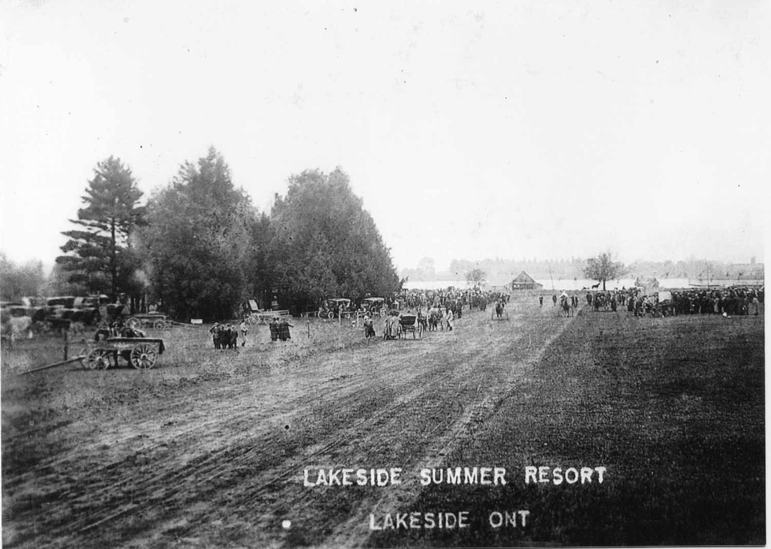 People, wagons, and other vehicles crowded around the Lakeside Summer Resort in Lakeside, Ontario.