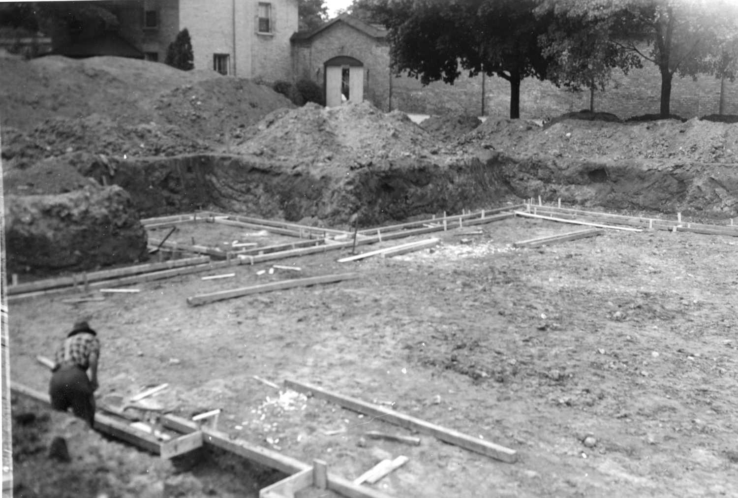 A hole being dug for the building of the County registry office, 1952.